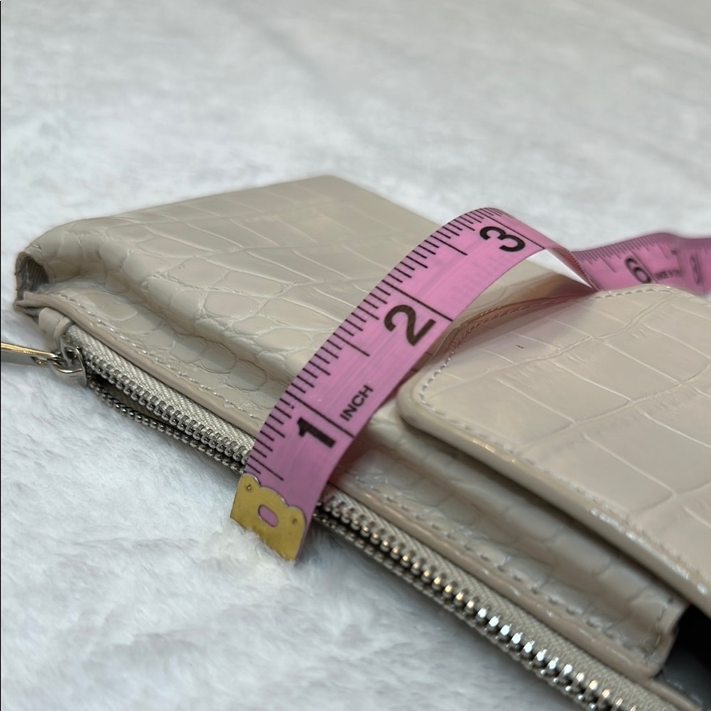 A New Day Cream Crossbody Bag with Elegant Style - Picture 10 of 11